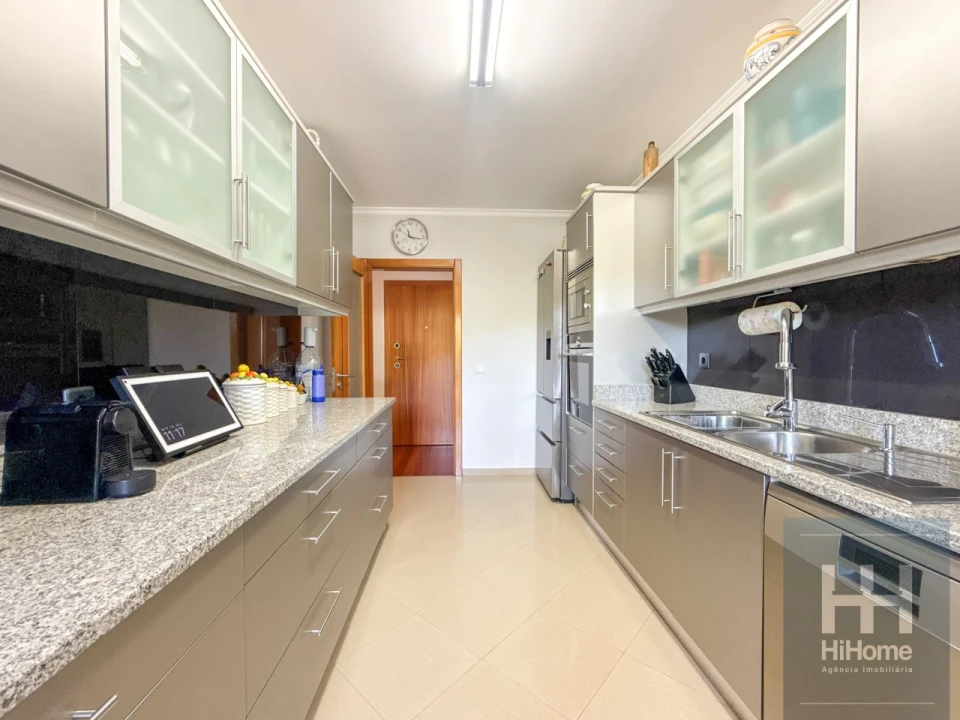 Apartamento T2 para Venda em Caniço Foto 9