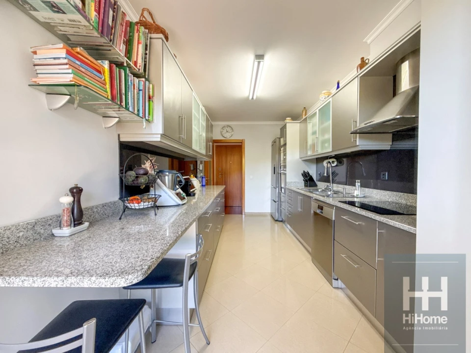 Apartamento T2 para Venda em Caniço Foto 11