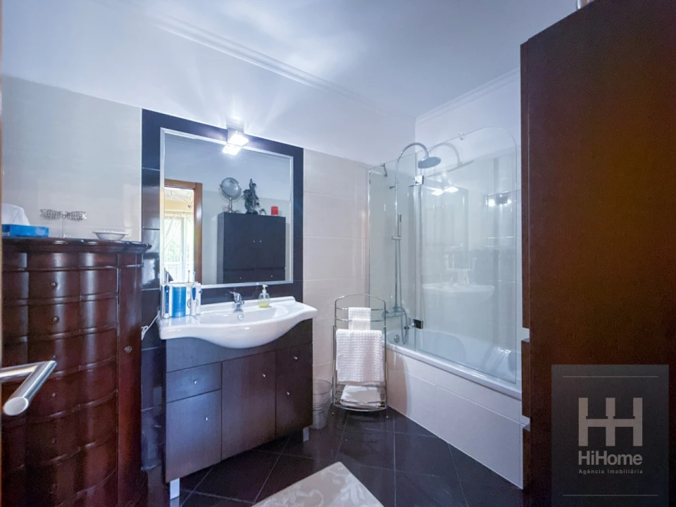 Apartamento T2 para Venda em Caniço Foto 28