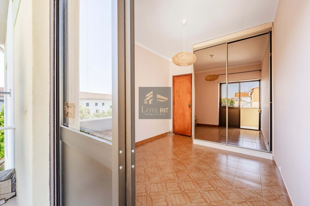 Apartamento T2 para Venda em Barreiro e Lavradio Foto 3