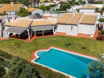 Moradia T3 para Venda em Quarteira