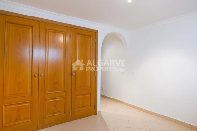 Moradia T5 para Venda em Quarteira