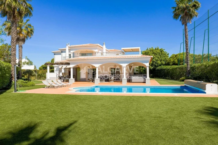 Moradia T5 para Venda em Quarteira Foto 56