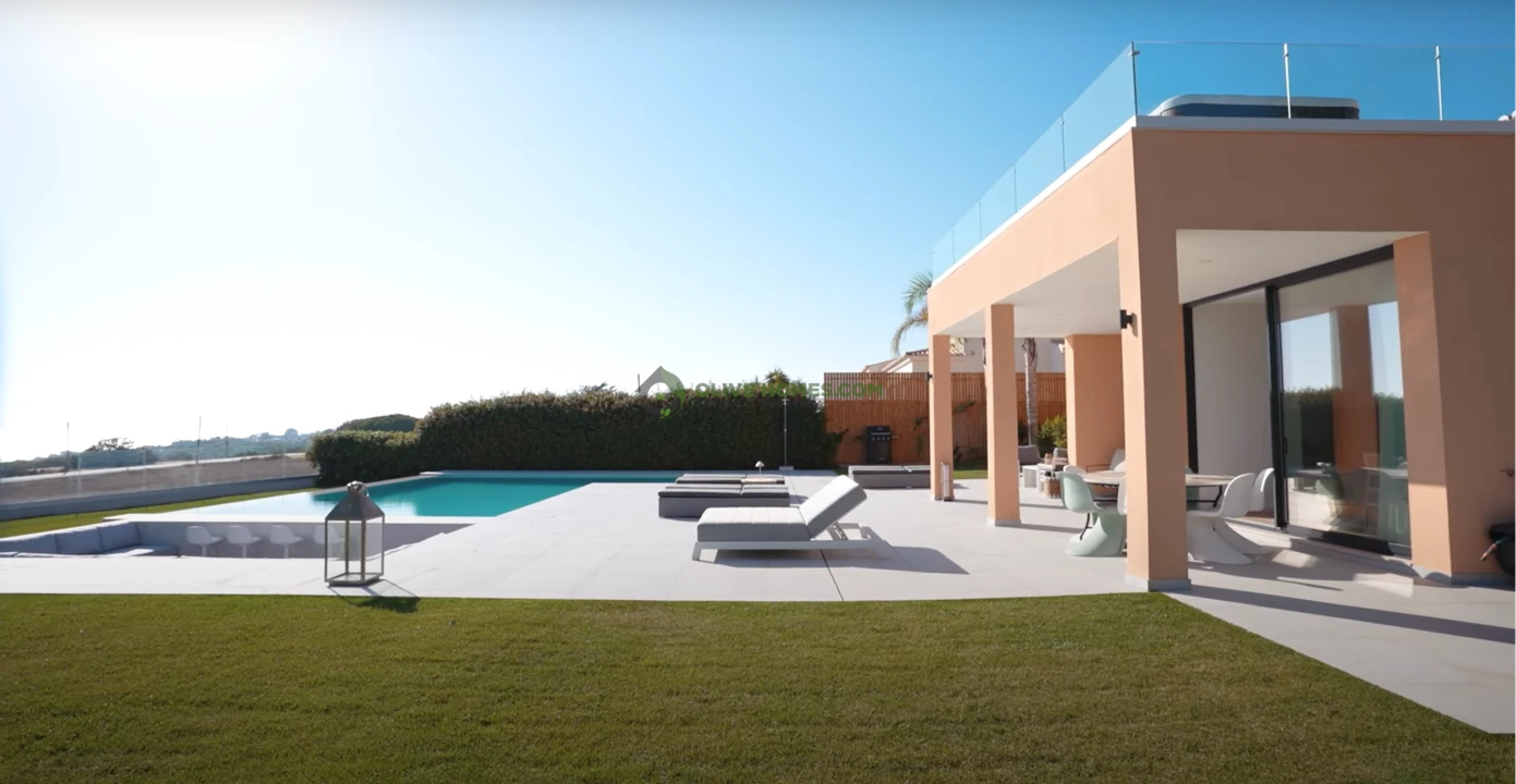 Moradia T5 para Venda em Albufeira e Olhos de Água Foto 3