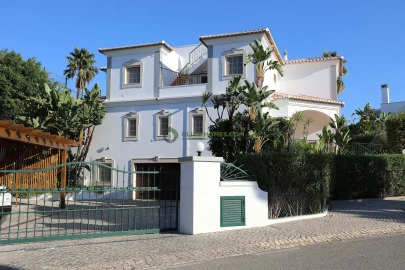 Moradia T5 para Venda em Quarteira
