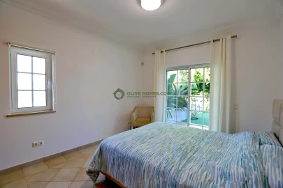 Moradia T5 para Venda em Quarteira