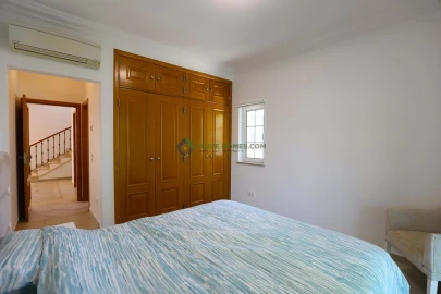 Moradia T5 para Venda em Quarteira
