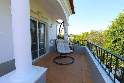 Moradia T5 para Venda em Quarteira