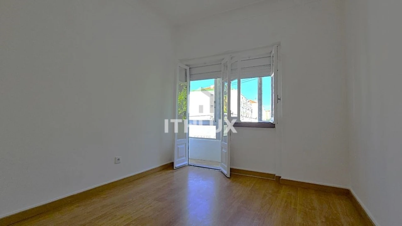 Apartamento T4 para Venda em Rio de Mouro Foto 18