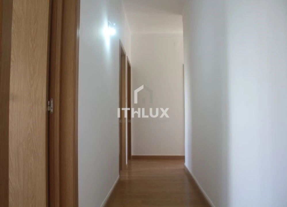 Apartamento T4 para Venda em Rio de Mouro Foto 10
