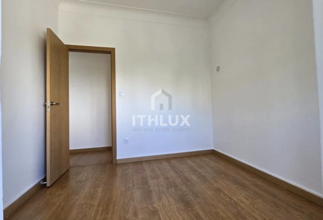 Apartamento T4 para Venda em Rio de Mouro Foto 16