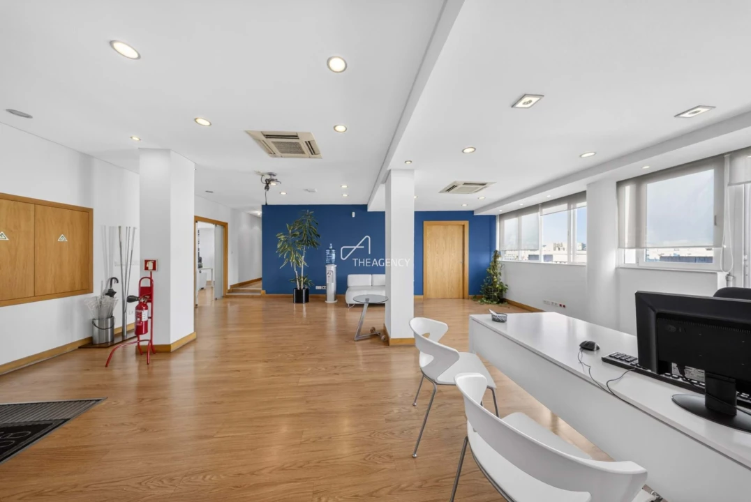Apartamento T4 para Venda em Alvalade Foto 4