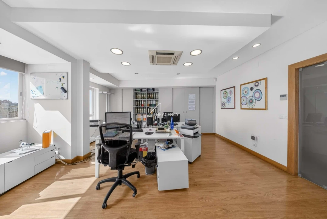 Apartamento T4 para Venda em Alvalade Foto 19
