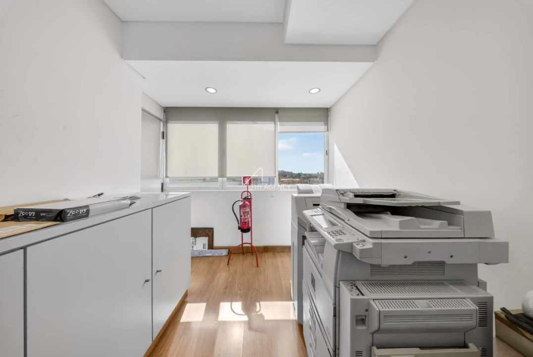 Apartamento T4 para Venda em Alvalade Foto 16