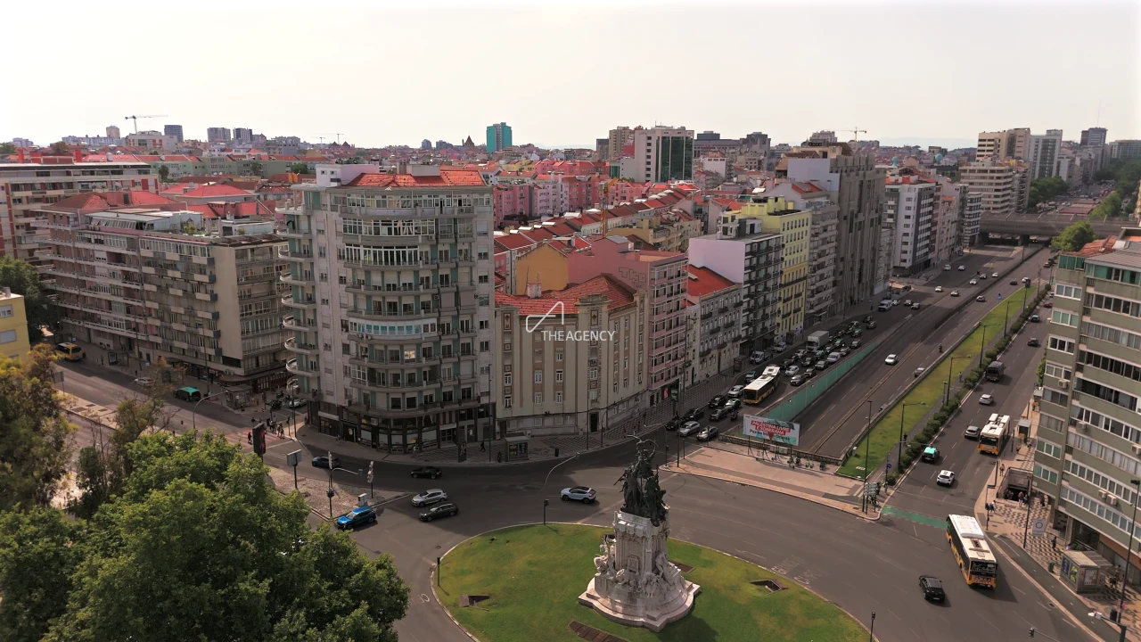 Apartamento T4 para Venda em Alvalade Foto 25
