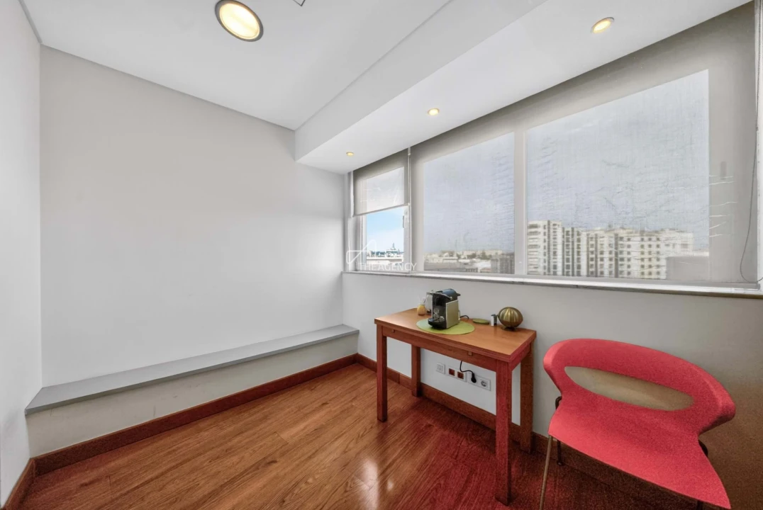 Apartamento T4 para Venda em Alvalade Foto 23