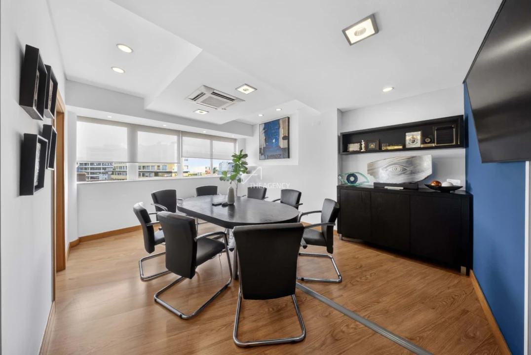 Apartamento T4 para Venda em Alvalade Foto 5