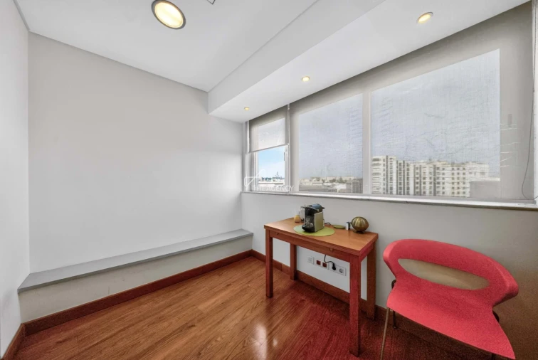 Apartamento T4 para Venda em Alvalade Foto 23