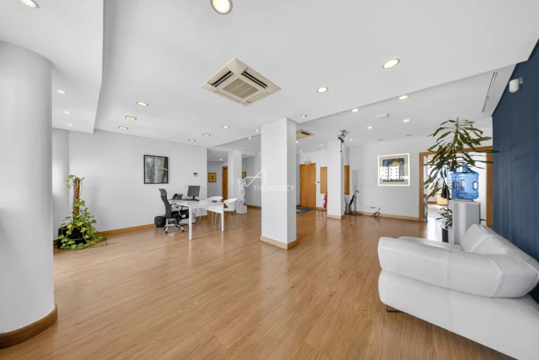 Apartamento T4 para Venda em Alvalade Foto 2