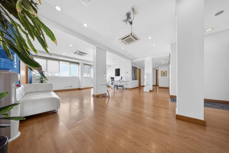 Apartamento T4 para Venda em Alvalade Foto 3