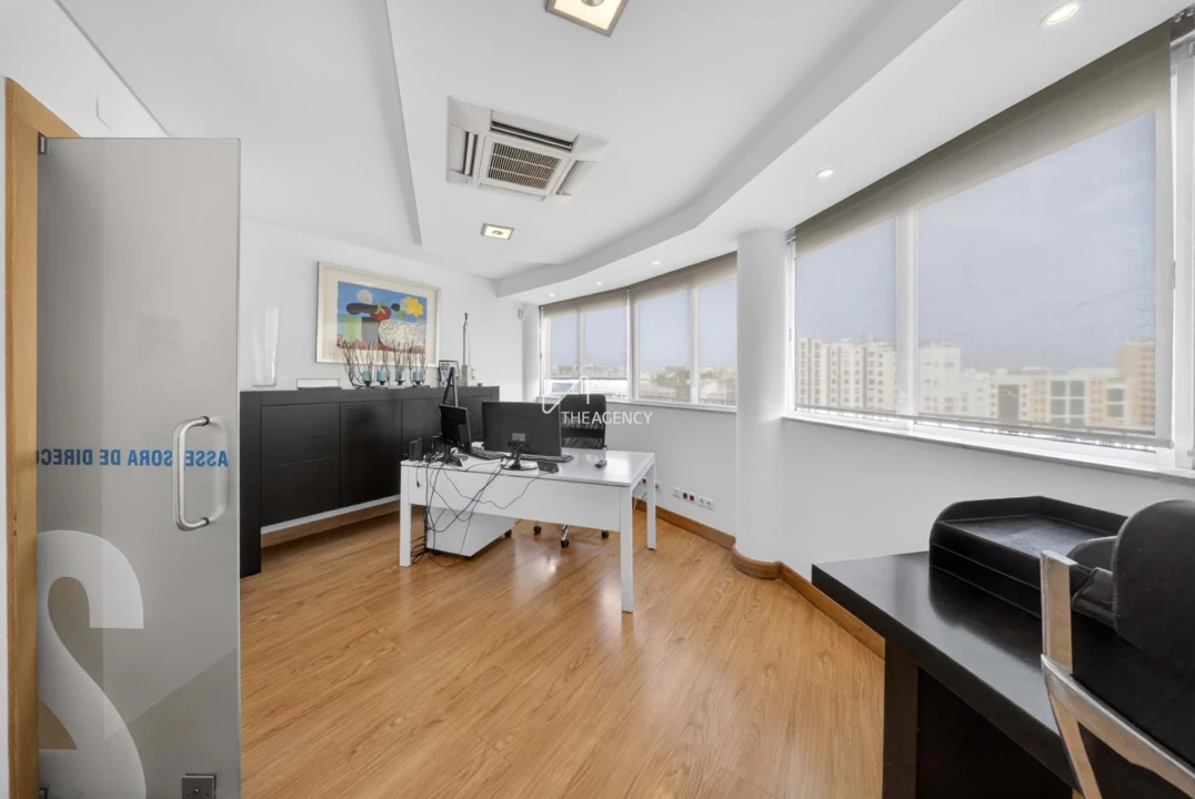 Apartamento T4 para Venda em Alvalade Foto 8