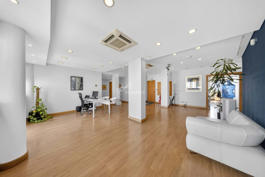 Apartamento T4 para Venda em Alvalade Foto 2