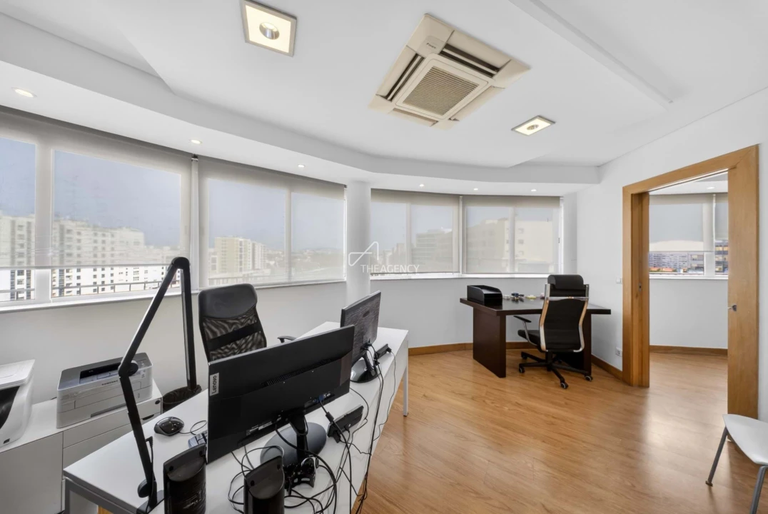 Apartamento T4 para Venda em Alvalade Foto 9