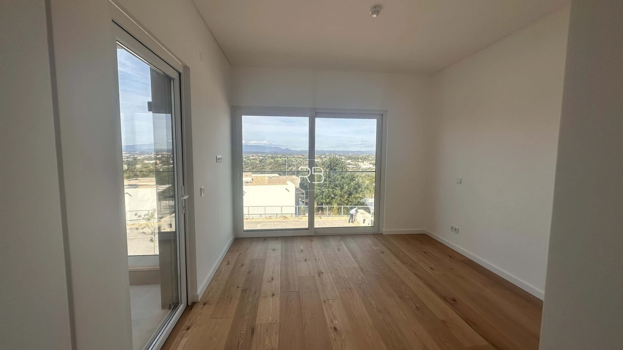 Apartamento T3 para Venda em Estômbar e Parchal Foto 5