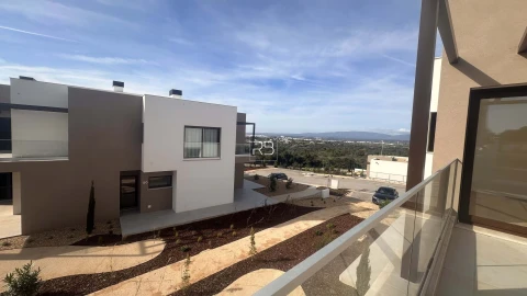 Apartamento T3 para Venda em Estômbar e Parchal