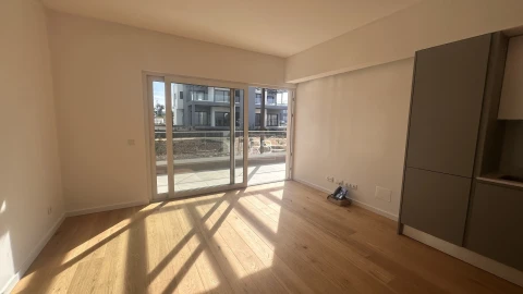 Apartamento T3 para Venda em Estômbar e Parchal