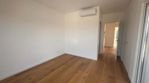 Apartamento T3 para Venda em Estômbar e Parchal