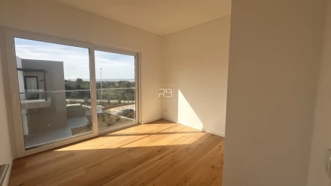 Apartamento T3 para Venda em Estômbar e Parchal