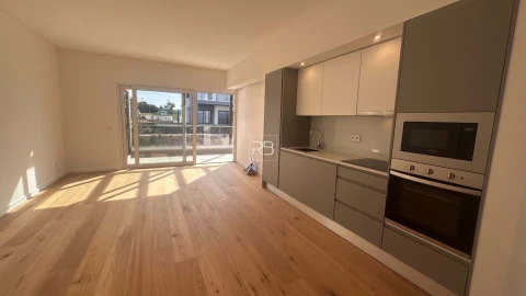 Apartamento T3 para Venda em Estômbar e Parchal