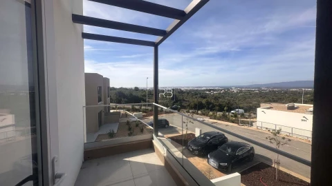 Apartamento T3 para Venda em Estômbar e Parchal