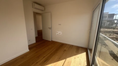 Apartamento T3 para Venda em Estômbar e Parchal