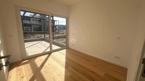 Apartamento T3 para Venda em Estômbar e Parchal