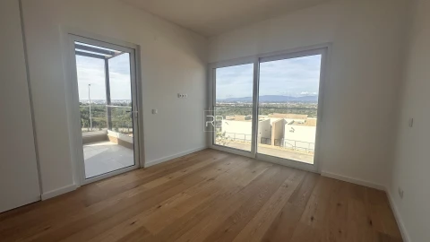 Apartamento T3 para Venda em Estômbar e Parchal