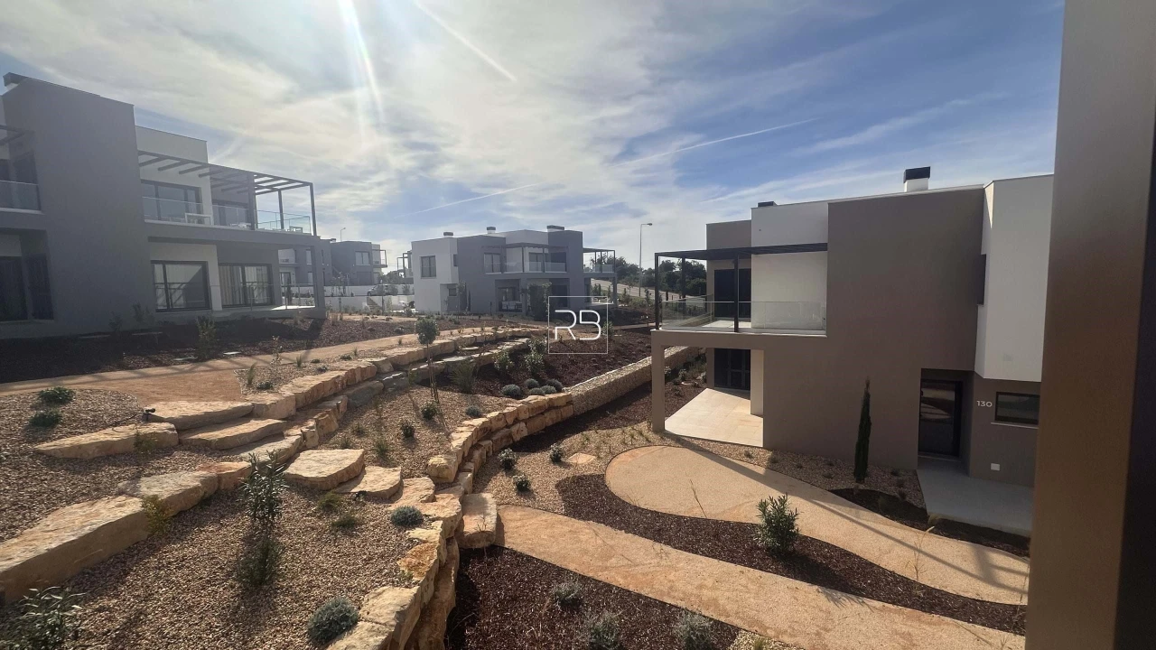 Apartamento T3 para Venda em Estômbar e Parchal Foto 27