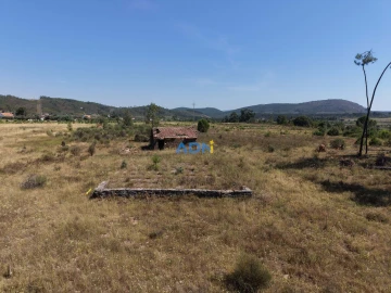 Terreno para Venda em Freixial e Juncal do Campo