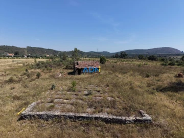 Terreno para Venda em Freixial e Juncal do Campo