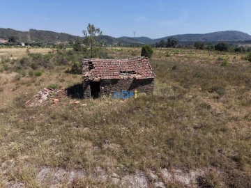 Terreno para Venda em Freixial e Juncal do Campo