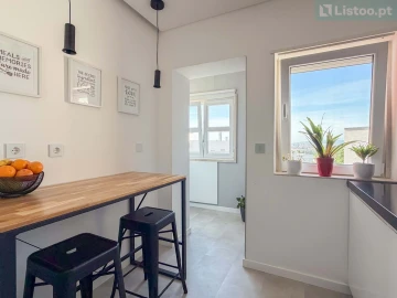 Apartamento T4 para Venda em Venteira
