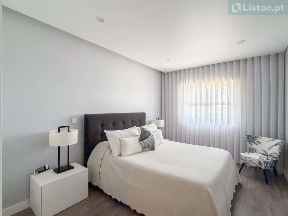Apartamento T4 para Venda em Venteira Foto 24