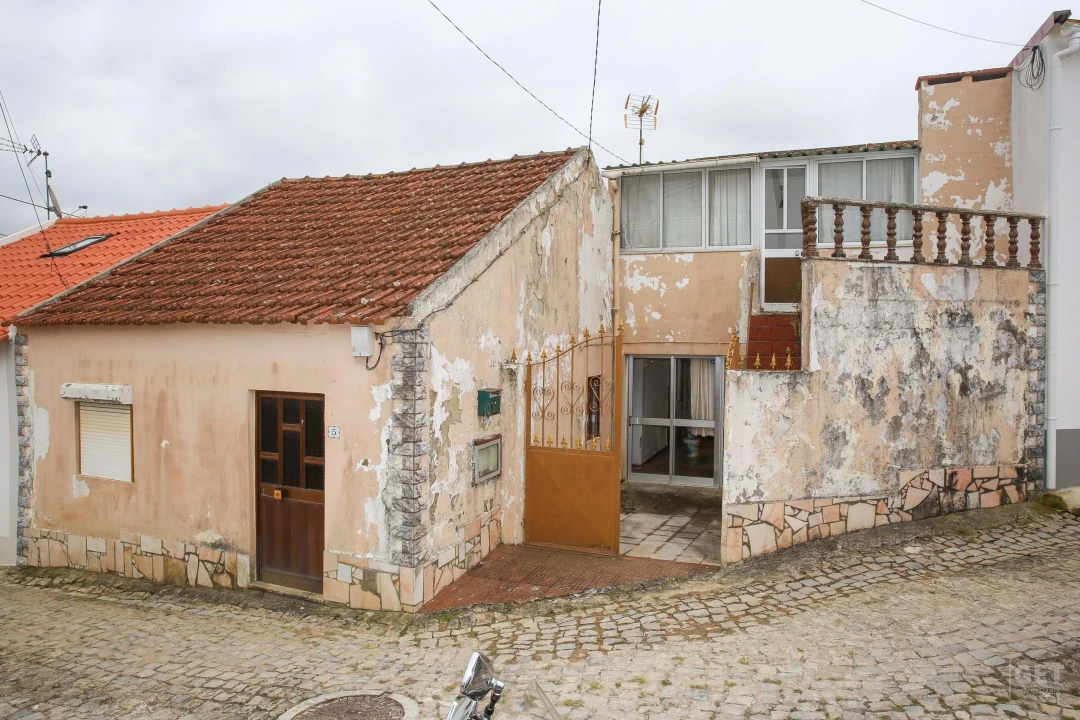 Moradia T3 para Venda em Carvoeira e Carmões Foto 1