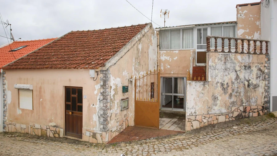 Moradia T3 para Venda em Carvoeira e Carmões