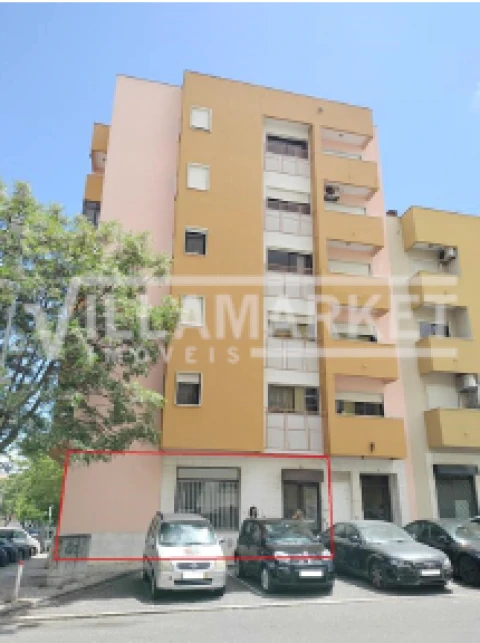 Negócio para Venda em Sacavém e Prior Velho