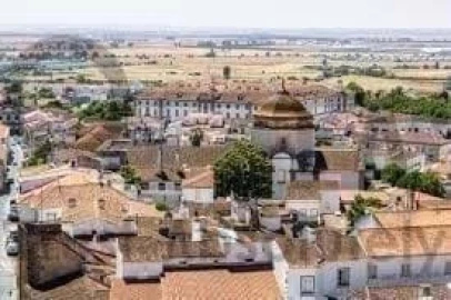 Prédio para Venda em Bacelo e Senhora da Saúde