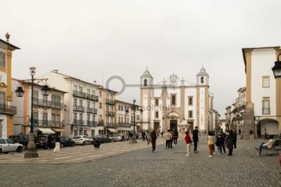 Prédio para Venda em Bacelo e Senhora da Saúde