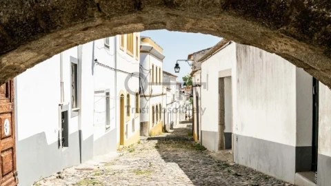 Prédio para Venda em Bacelo e Senhora da Saúde