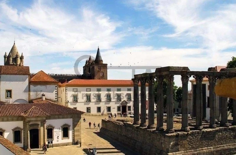 Prédio para Venda em Bacelo e Senhora da Saúde Foto 5